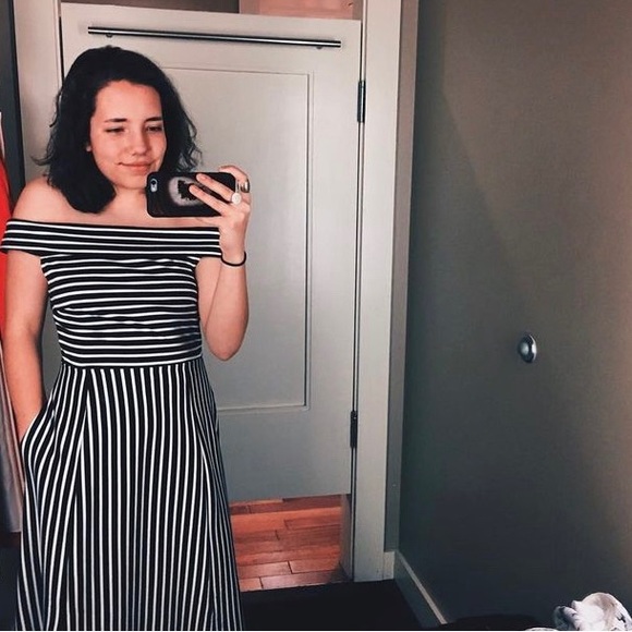 Banana Republic Dresses & Skirts - banana republic black and white off the shoulder midi length dress